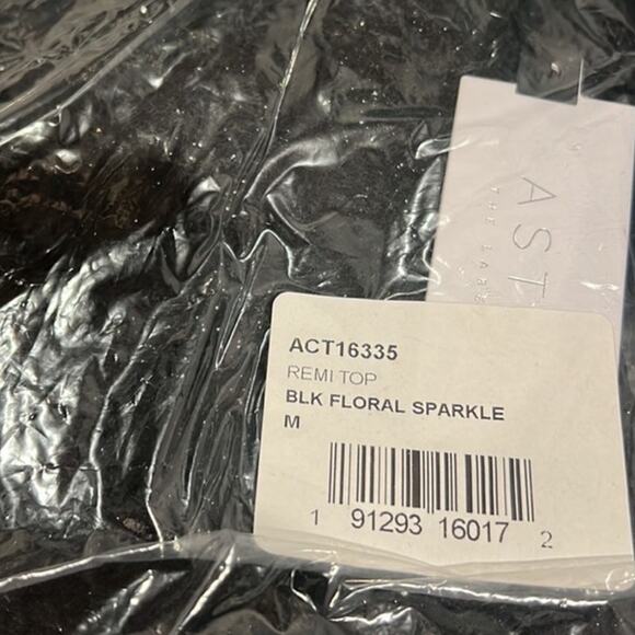 ASTR The Label Remi Puff Sleeve Black Floral Jacquard Sparkle Top Size M NWT - Picture 9 of 14